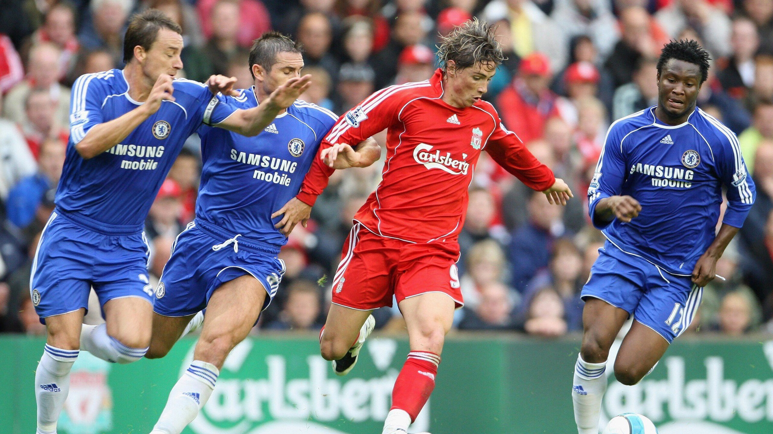 《新款电竞装备登场：为职业选手量身定制》，电竞套件