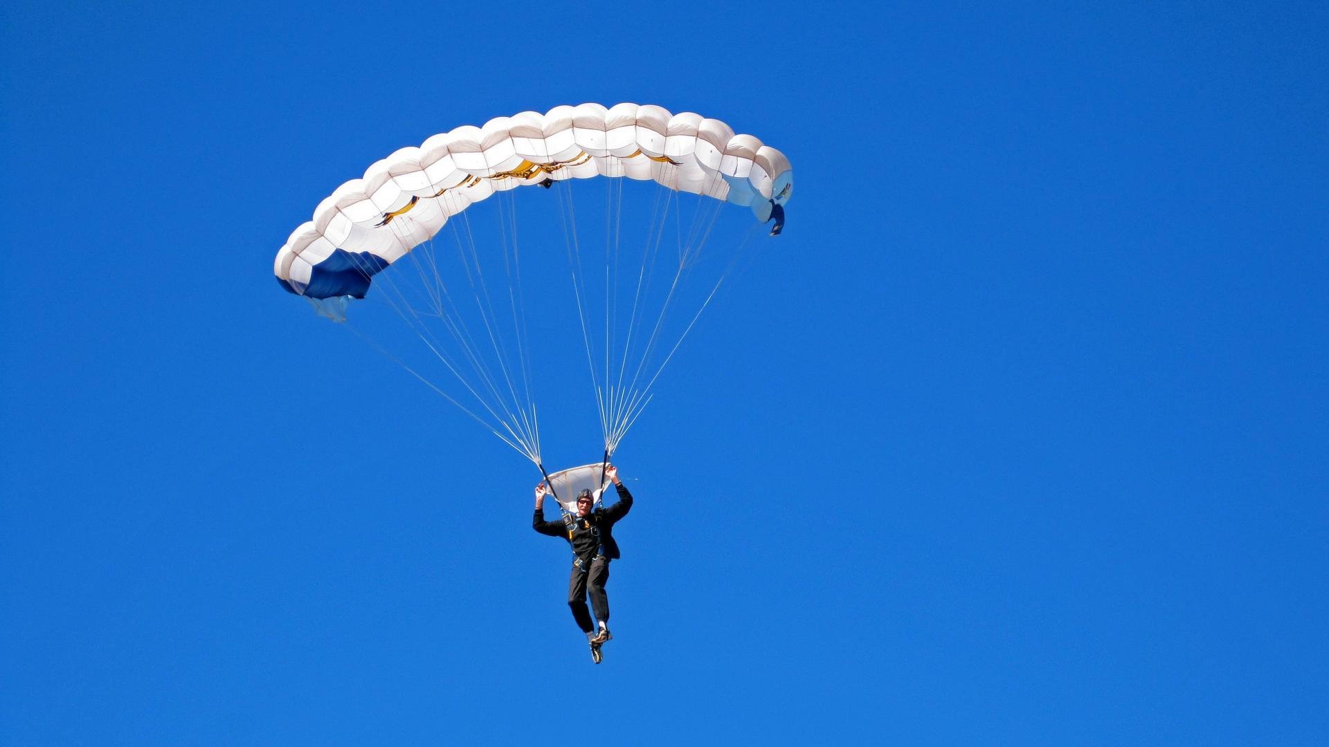 燃情欧冠夜，球迷狂欢不夜城